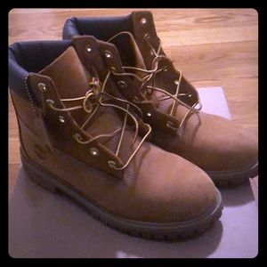 Kids timberland boots size 7